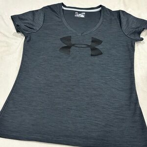 Under Armour Loose Fit Lightweight Heatgear V-Neck Shirt Gray Graphic Logo Small